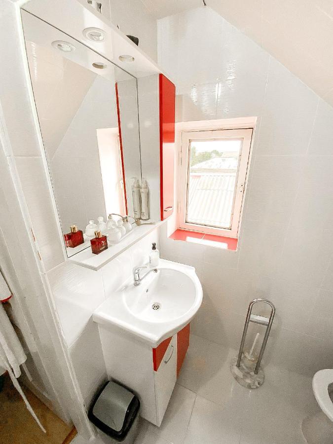 Cosy Bedroom For 2 With Balcony In A Family Villa Turnu Măgurele 外观 照片