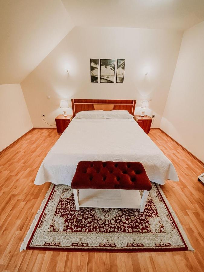 Cosy Bedroom For 2 With Balcony In A Family Villa Turnu Măgurele 外观 照片