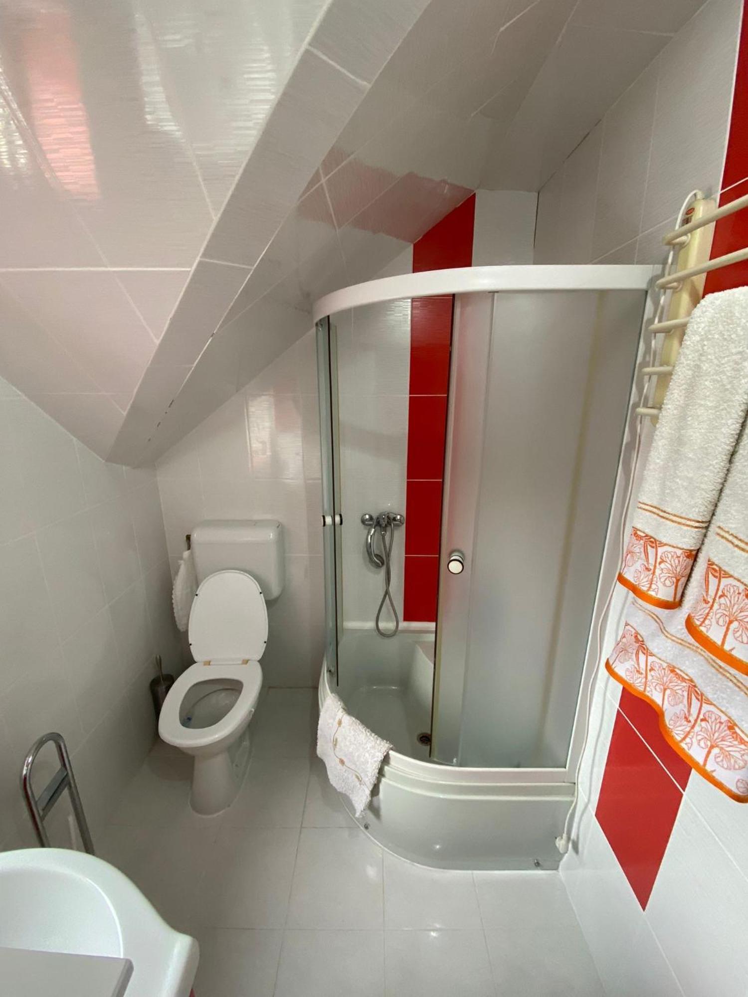 Cosy Bedroom For 2 With Balcony In A Family Villa Turnu Măgurele 外观 照片